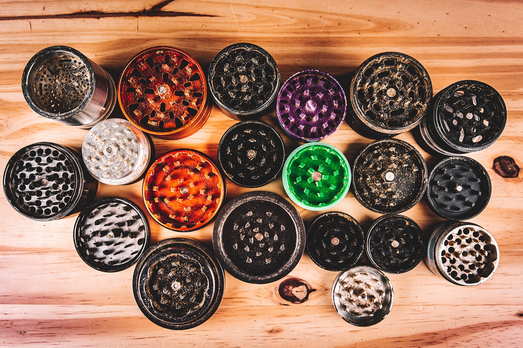Dry Herb Grinders - Your Guide To Buying a New Weed Grinder